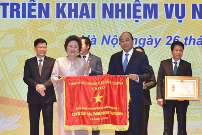 SeABank vinh dự đón nhận cờ thi đua của Chính phủ
