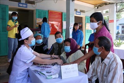 Ưu tiên đầu tư ngân sách và đổi mới cơ chế tài chính hỗ trợ cơ sở chăm sóc sức khỏe lao động - xã hội