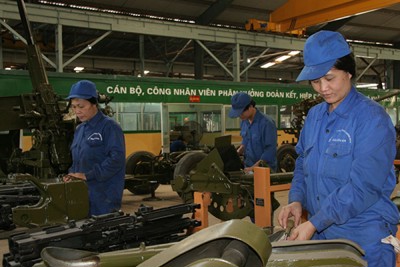 Chuyển xếp lương đối với công nhân quốc phòng được tuyển chọn quân nhân chuyên nghiệp
