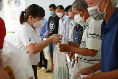 NUTRILITE cùng Hội Chữ thập đỏ TP. Hồ Chí Minh tổ chức Chương trình “Tết ấm áp nghĩa tình”