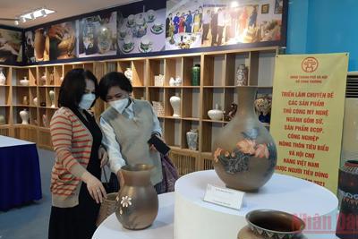 Triển lãm các sản phẩm công nghiệp nông thôn tiêu biểu
