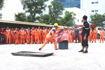 EVNNPC chú trọng thực hiện an toàn phòng cháy trong sử dụng và quản lý vận hành phân phối lưới điện