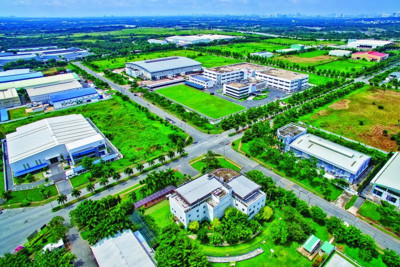 Đẩy mạnh phát triển công nghiệp xanh, năng lượng tái tạo gắn với bảo vệ môi trường