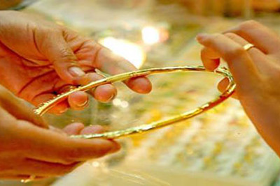 Đầu tuần, giá vàng đồng loạt giảm 