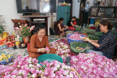 Tết uống trà hương