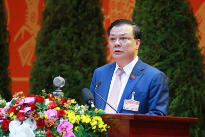 Bộ trưởng Bộ Tài chính trình bày tham luận tại Đại hội Đảng đại biểu toàn quốc lần thứ XIII của Đảng