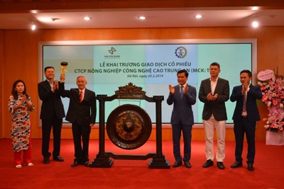 Thanh khoản trên thị trường cổ phiếu niêm yết HNX tăng mạnh so với tháng trước