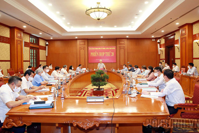 Tiếp tục đẩy mạnh, kiên quyết, kiên trì đấu tranh ngăn chặn, đẩy lùi tham nhũng, tiêu cực 