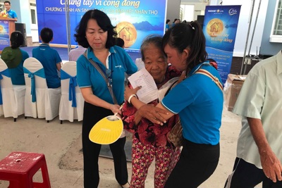 Bảo Việt Nhân thọ khám bệnh miễn phí và tặng quà cho người nghèo, các gia đình chính sách và có công với Cách mạng 
