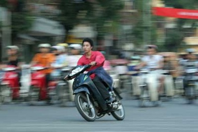 Chủ xe gắn máy cho người chưa đủ 16 tuổi mượn xe sẽ bị xử phạt thế nào?