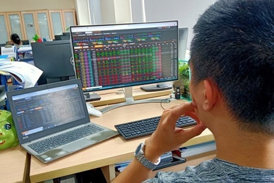 Giá cước sẽ giúp hồi sinh cổ phiếu cảng biển?