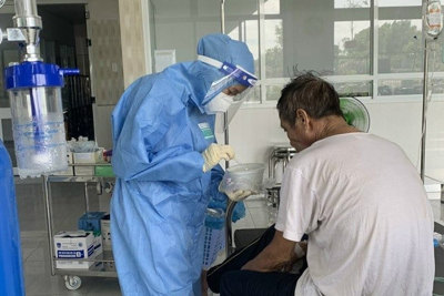 [Infographics] WHO khuyến cáo 5 bước theo dõi bệnh nhân COVID-19 tại nhà 