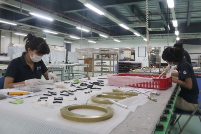 Nhiều doanh nghiệp vùng tâm dịch vẫn duy trì sản xuất