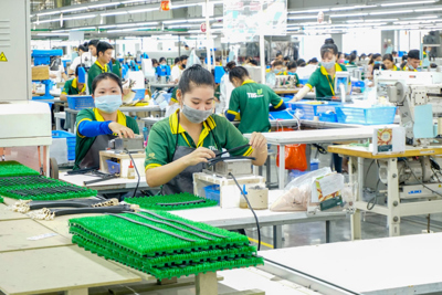 Dịch bệnh kéo dài, xuất khẩu hàng hóa suy giảm