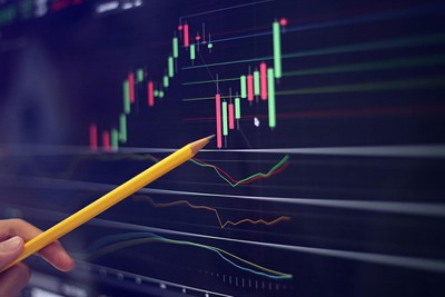 Lội ngược dòng phút chót, VN-Index vẫn chưa qua nổi ngưỡng cản 1.400 điểm