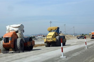 Tiếp tục gỡ vướng về nguồn vật liệu thi công Dự án cao tốc Bắc - Nam phía Đông