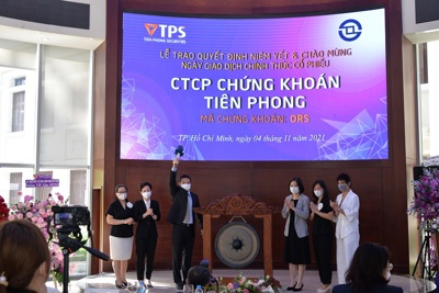 Trao quyết định niêm yết và đưa 200 triệu cổ phiếu vào giao dịch
