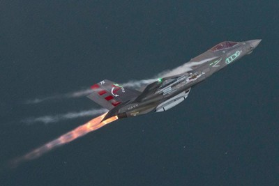 Chiến đấu cơ tàng hình F-35 Lightning II - Dòng máy bay chiến đấu tương lai của Mỹ