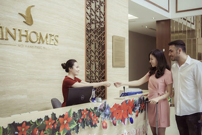 Tập đoàn VinGroup tiếp tục gây sốc khi hứa tặng qùa khủng năm mới cho khách hàng mua shop thương mại dịch vụ