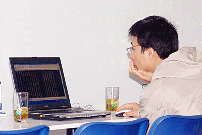 Dòng tiền đang chờ cơ hội