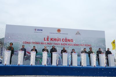 Vietcombank tài trợ 4.000 tỷ đồng xây dựng nhà máy thủy điện Hòa Bình mở rộng