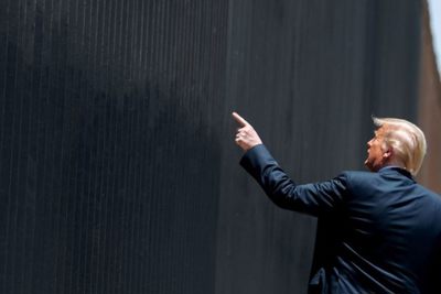 Tại sao ông Trump đến thăm tường biên giới vào những ngày cuối nhiệm kỳ?