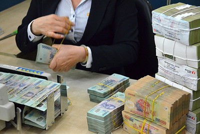Tiền mặt trở lại ngân hàng
