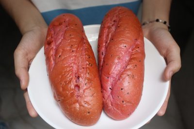 Khi bánh mì “giải cứu” thanh long
