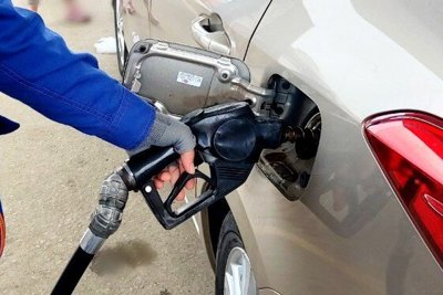 Cần nghiên cứu cẩn trọng nếu giảm thuế với xăng dầu