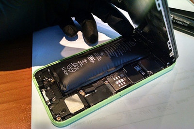 Hỏng iPhone vì dùng phụ kiện giá rẻ