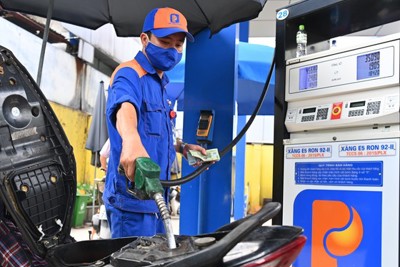 Giảm thuế với xăng dầu - Sự chia sẻ thiết thực của Nhà nước với doanh nghiệp, người dân