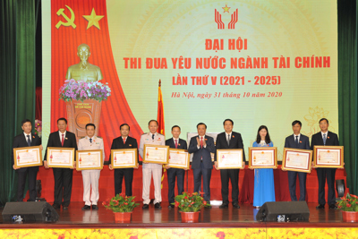 Xây dựng các phong trào thi đua, gương điển hình tiên tiến ngành Tài chính