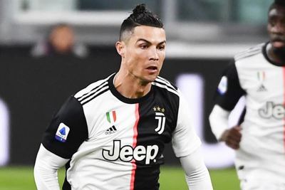  Bị giảm lương vì COVID-19, Messi và Ronaldo mất bao nhiêu tiền? 