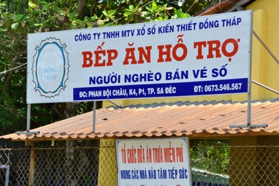Đồng Tháp: Duy trì bữa ăn miễn phí cho người bán vé số
