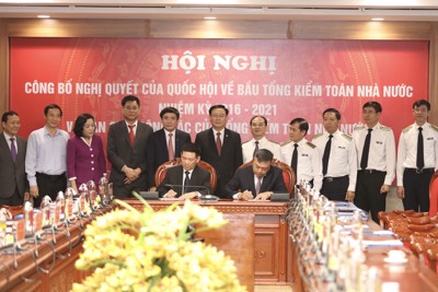 Bộ trưởng Bộ Tài chính và Tổng Kiểm toán Nhà nước ký bàn giao nhiệm vụ công tác