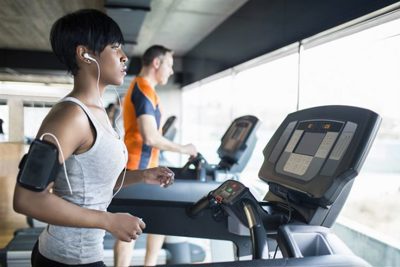 Không chú ý những điều này, bạn có thể chấn thương khi chạy bộ trên máy