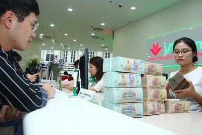 Giảm lãi suất, ngân hàng “liệu cơm gắp mắm”