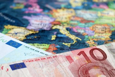 Hoạt động kinh doanh tại khu vực đồng euro sụt giảm đến mức thấp kỷ lục do đại dịch COVID-19