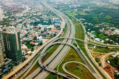 Đại gia địa ốc ngược dòng với căn hộ cao cấp vùng ven