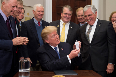  Tổng thống Trump muốn NASA lên Sao Hỏa thay vì Mặt Trăng 