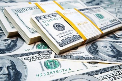 Giá USD tại các ngân hàng tăng mạnh theo tỷ giá trung tâm
