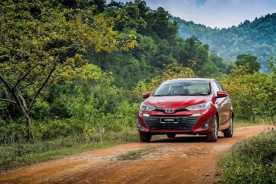 Toyota bất ngờ giảm giá mạnh cho Vios, tặng phí trước bạ cho Altis