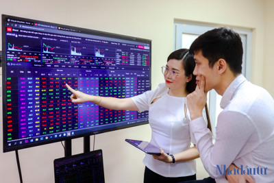 Trở lực chứng khoán nửa cuối năm