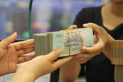  Lãi suất huy động tăng, dòng tiền trở lại kênh trú ẩn ngân hàng 