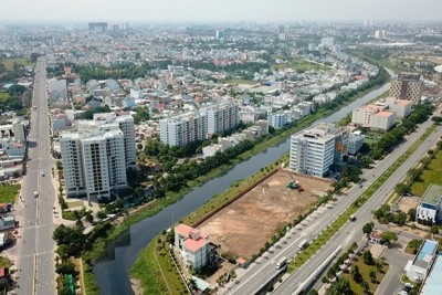 Bất động sản cuối năm: Tiếp tục ôm đất hay bán tháo thoát hàng?