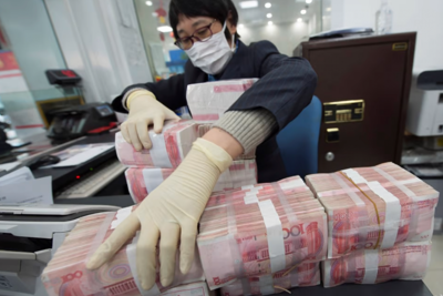 Áp lực giảm giá đè nặng Nhân dân tệ