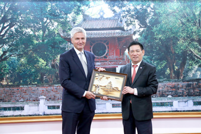 Bộ Tài chính và Ngân hàng Thế giới hợp tác tài chính phát triển cơ sở hạ tầng, năng lượng tái tạo