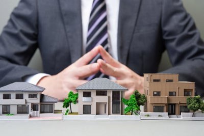 Người mua nhà đất đang chạy theo đám đông