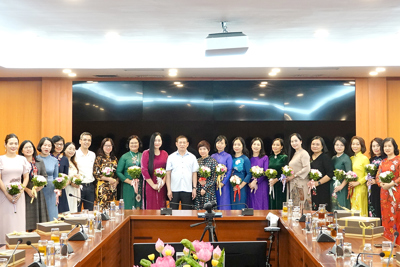Lãnh đạo Bộ Tài chính gặp mặt đại diện nữ cán bộ lãnh đạo, quản lý nhân dịp 20/10