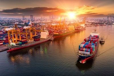 Xuất siêu mạnh lên trong tháng đầu tiên “mở cửa” trở lại 